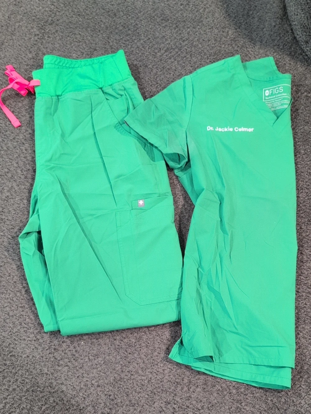Figs Women's Green Scrub Pants & Top Set